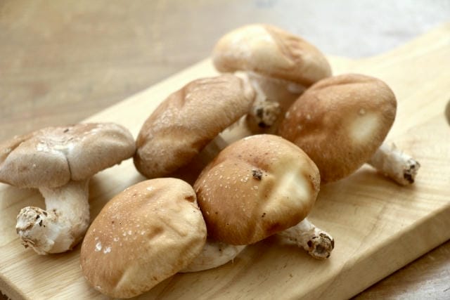 しいたけが納豆臭いのは何が原因?食べるリスクと腐敗の見分け方